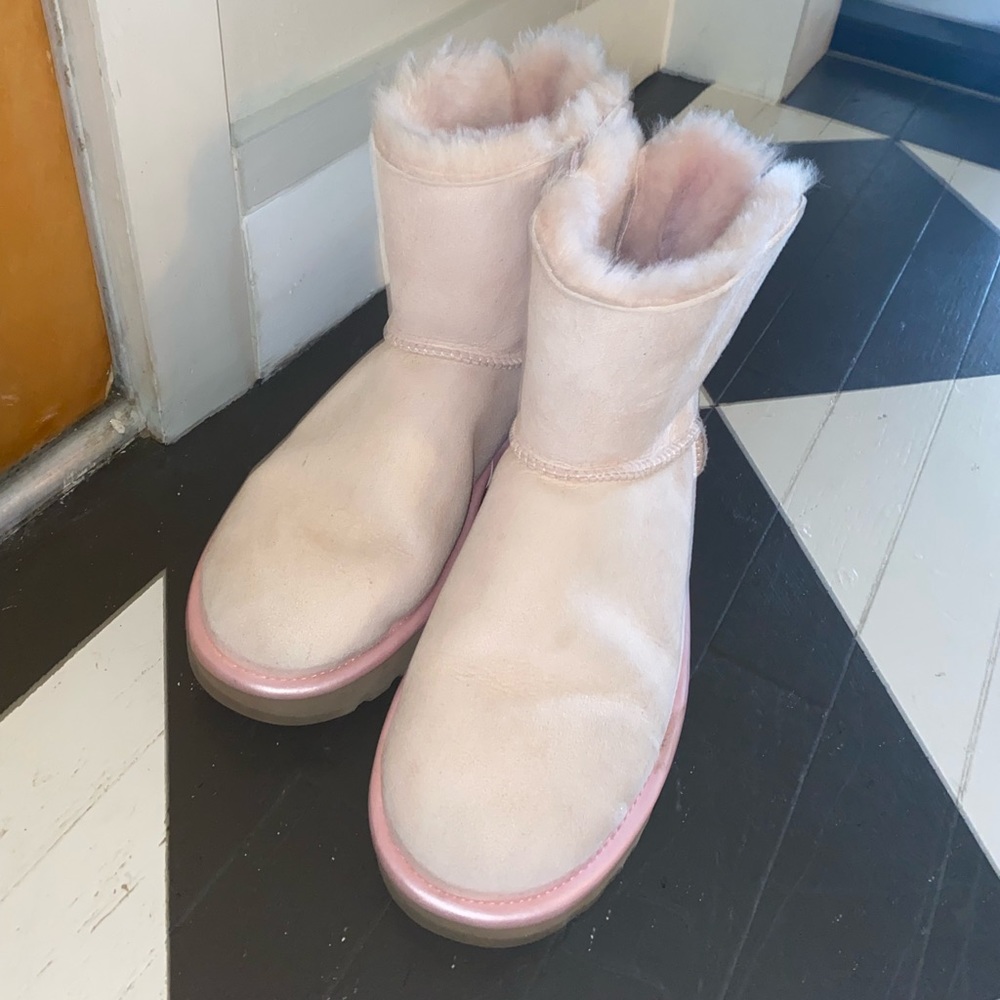 Pink bow Uggs